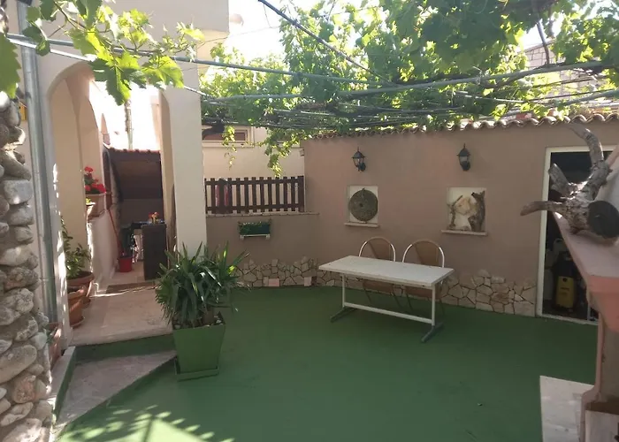 Robert Διαμέρισμα *