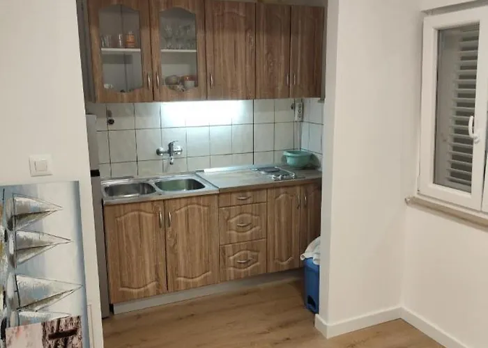 Robert Διαμέρισμα *