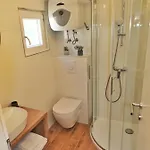 Robert Apartman Bol